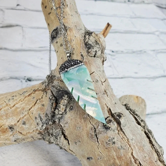 Lightweight Rhinestone adorned Feather Necklace with 18in Chain - Picture 8 of 9